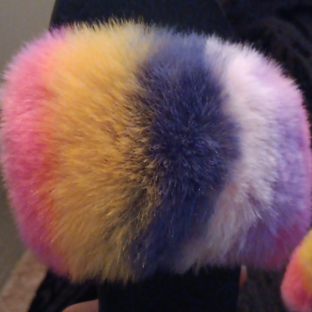 Furry Flops - Picture 2 of 2
